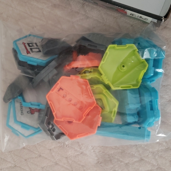 🖤 3/$15 Monopoly U-Build, Like New - Picture 5 of 7